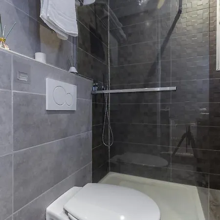 Grand T2 Proche Promenade Апартаменты *