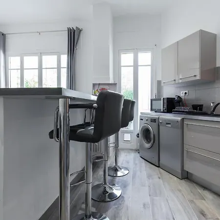 Grand T2 Proche Promenade Апартаменты *